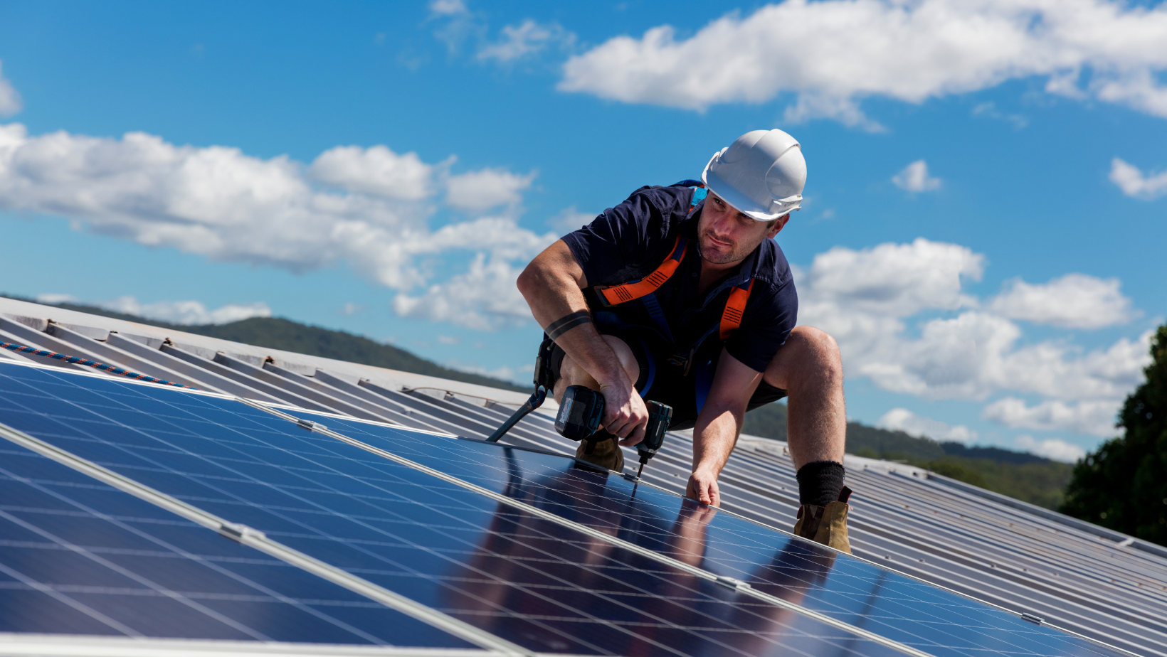 SHOULD YOU INSTALL SOLAR PANELS IN YOUR HOME?